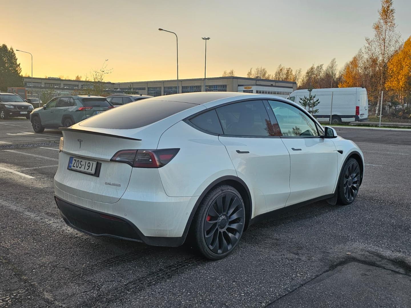 Näytä kaikki kuvat: 2022 Tesla Model Y