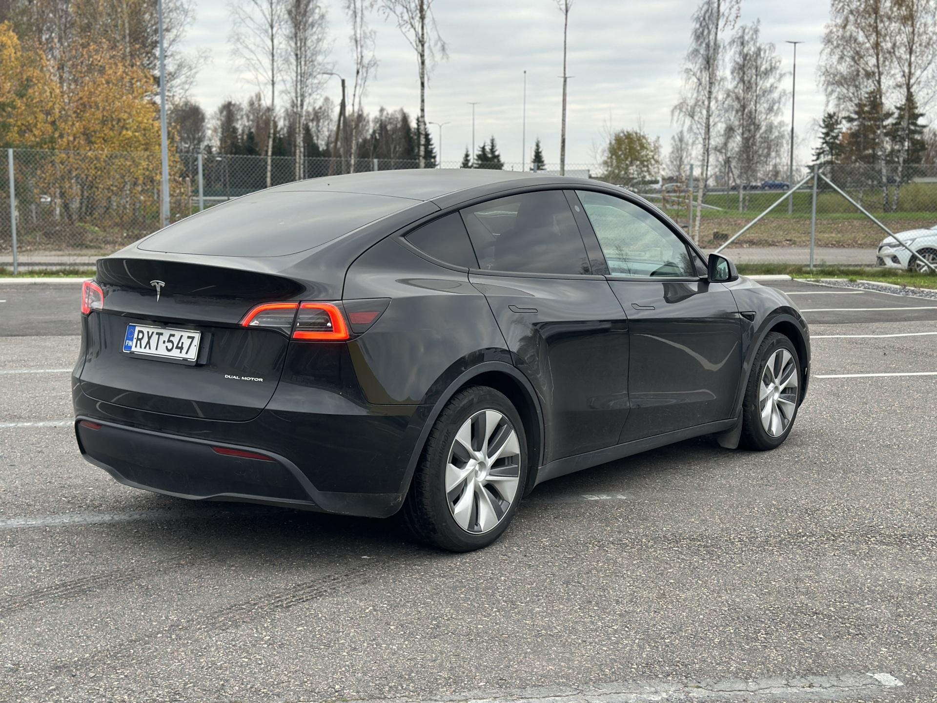 Näytä kaikki kuvat: 2023 Tesla Model Y
