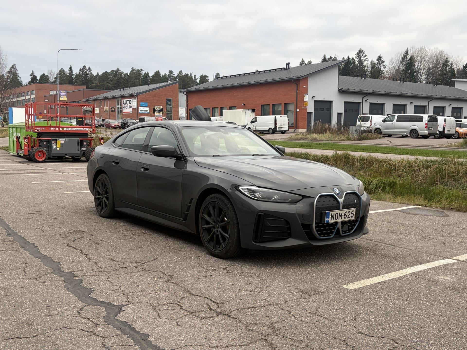 Pienoiskuva 3: 2023 BMW i4