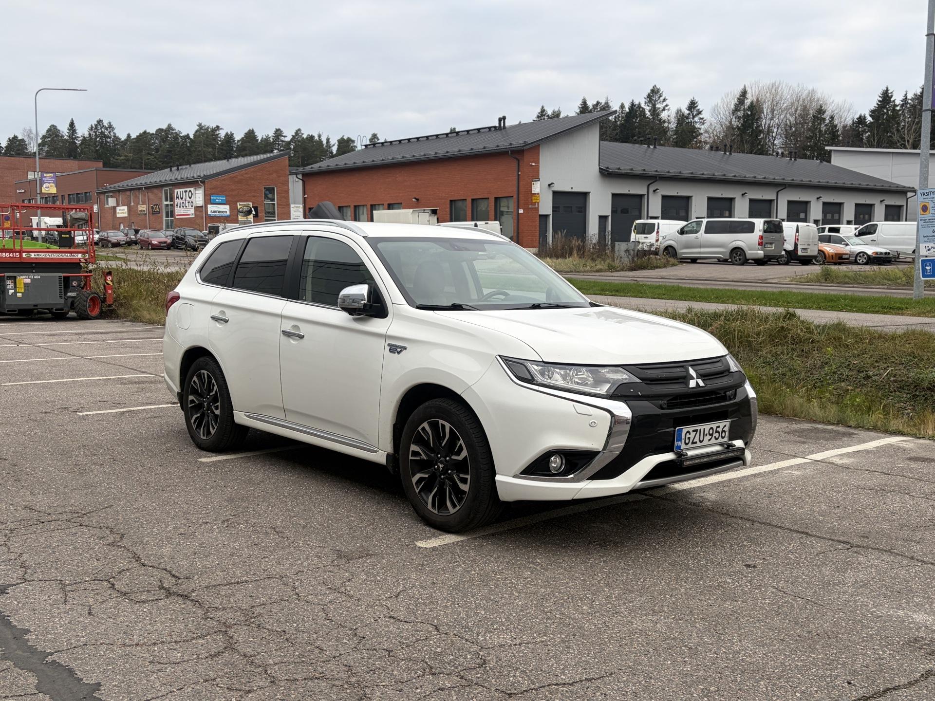 Pienoiskuva 3: 2015 Mitsubishi Outlander PHEV