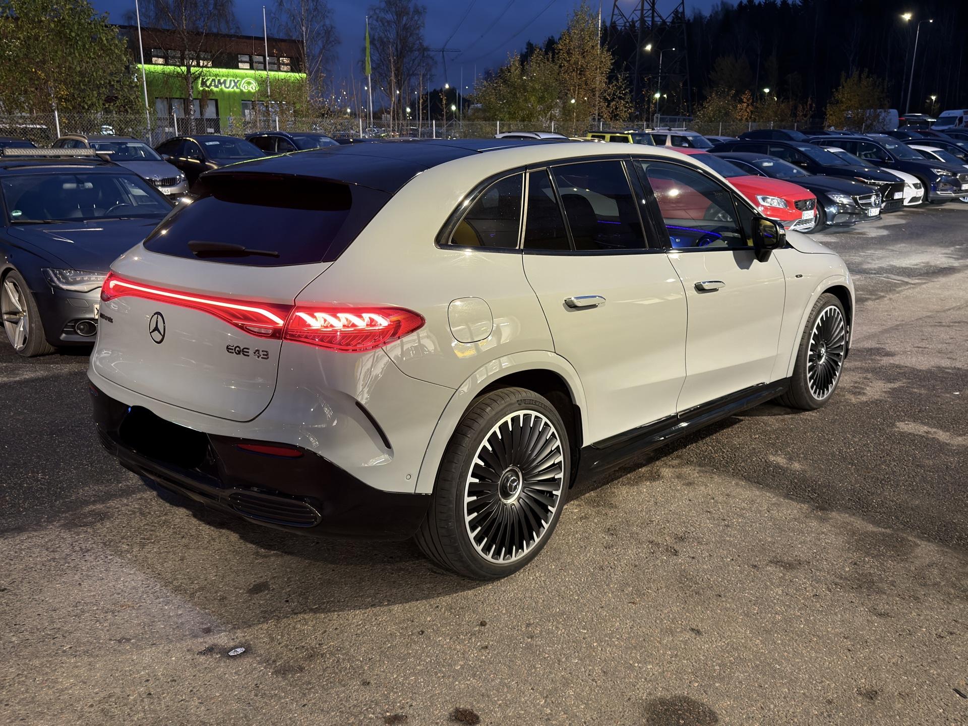 Näytä kaikki kuvat: 2023 Mercedes-Benz EQE SUV