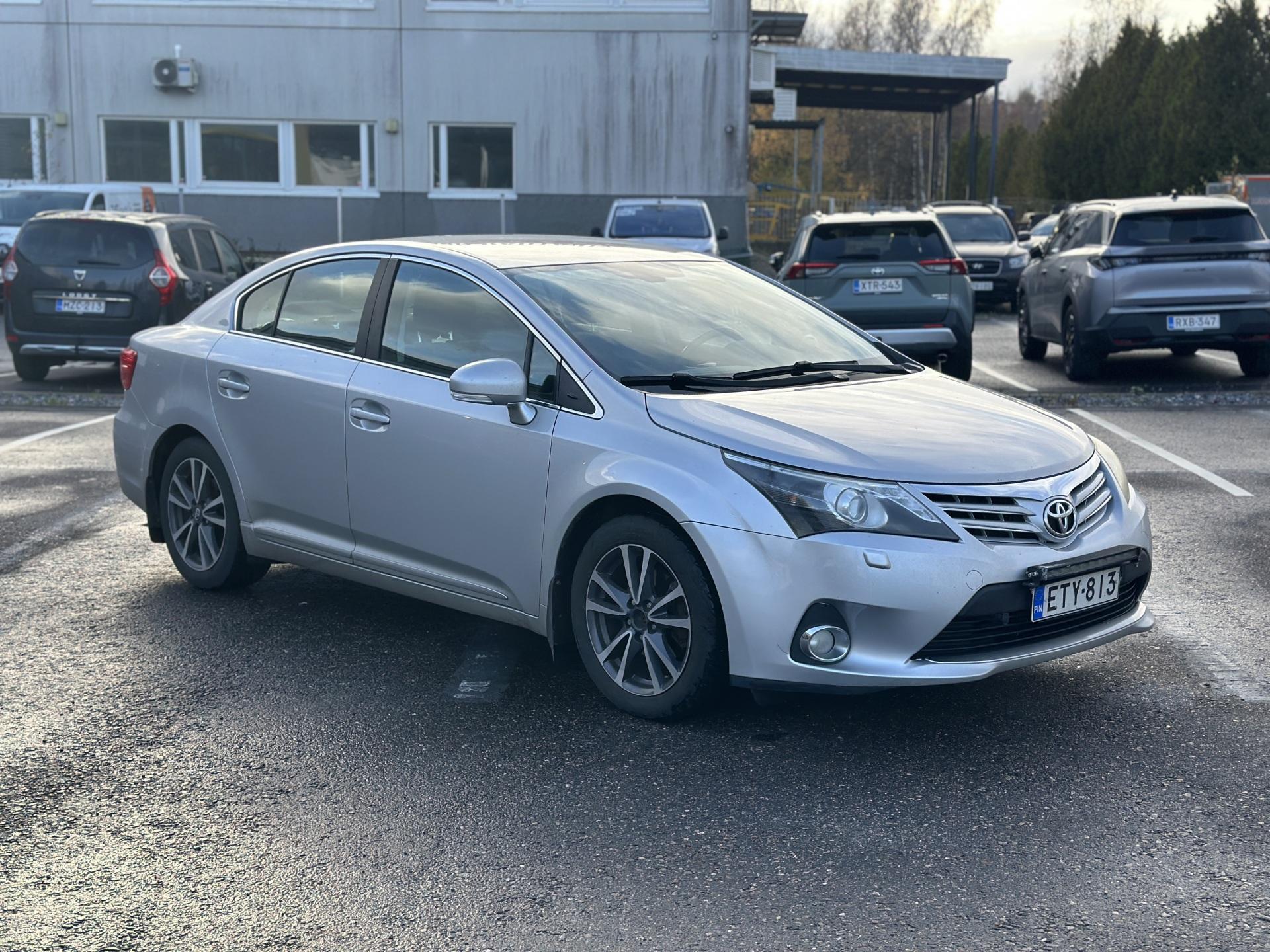 Pienoiskuva 3: 2012 Toyota Avensis
