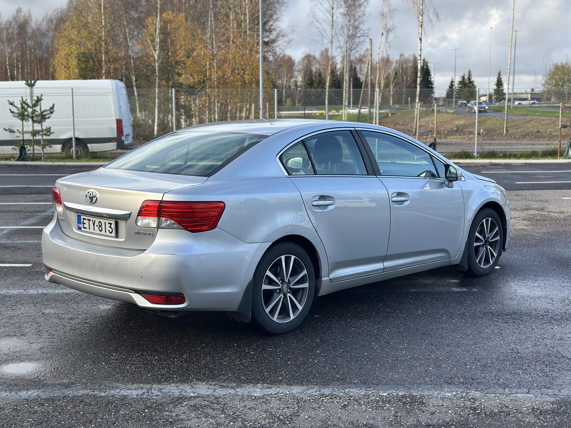 Näytä kaikki kuvat: 2012 Toyota Avensis