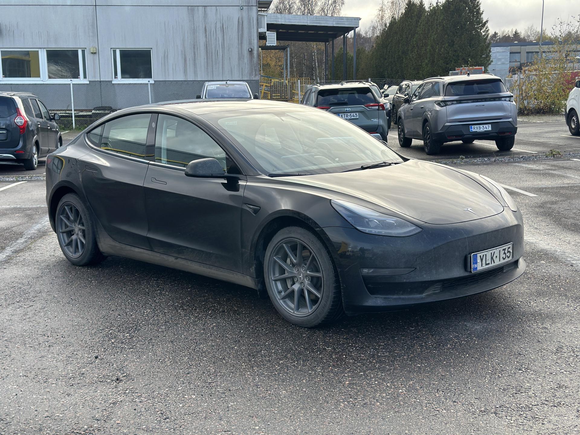 Pienoiskuva 3: 2021 Tesla Model 3