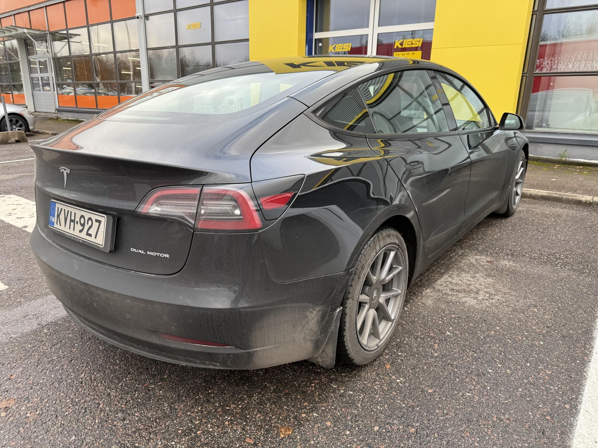 Näytä kaikki kuvat: 2023 Tesla Model 3