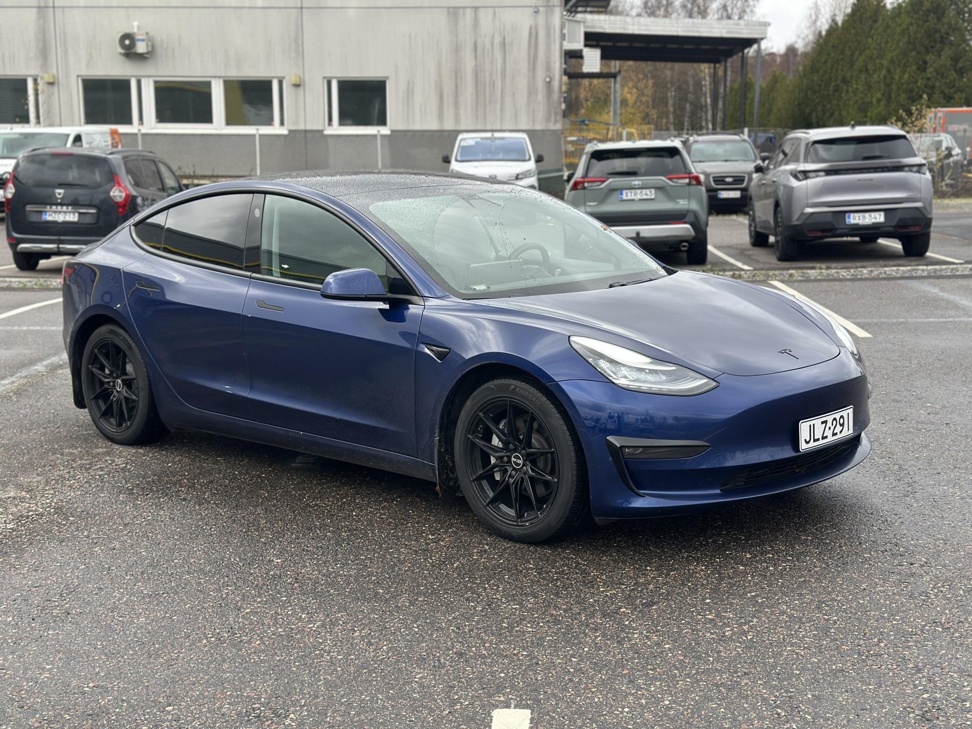 Pienoiskuva 3: 2021 Tesla Model 3
