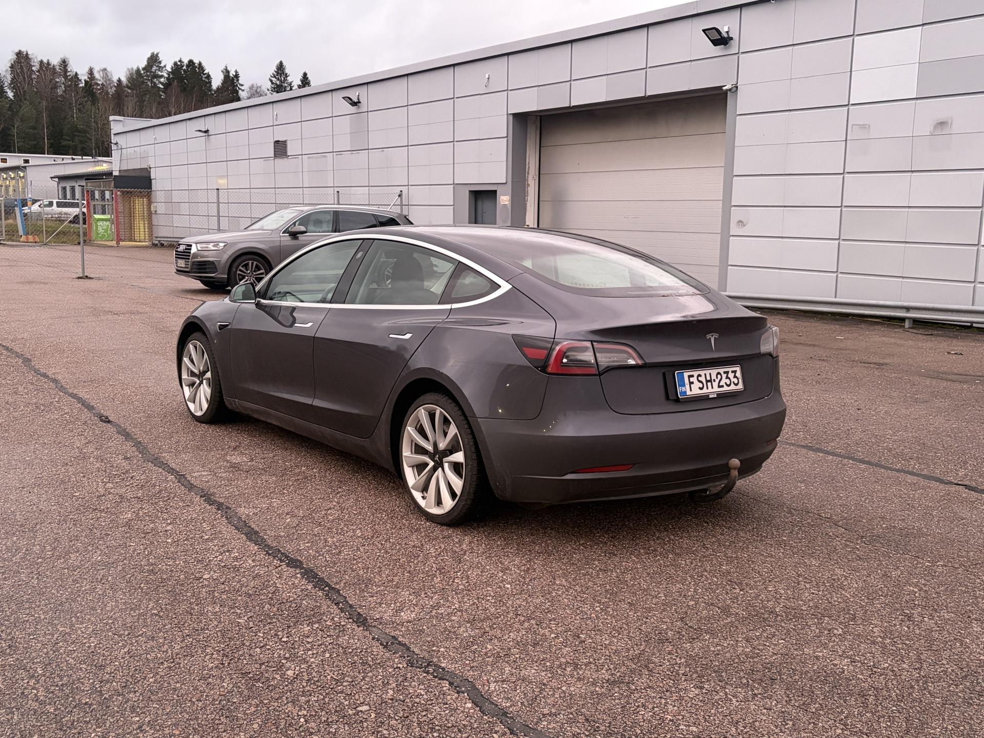 Pienoiskuva 3: 2020 Tesla Model 3