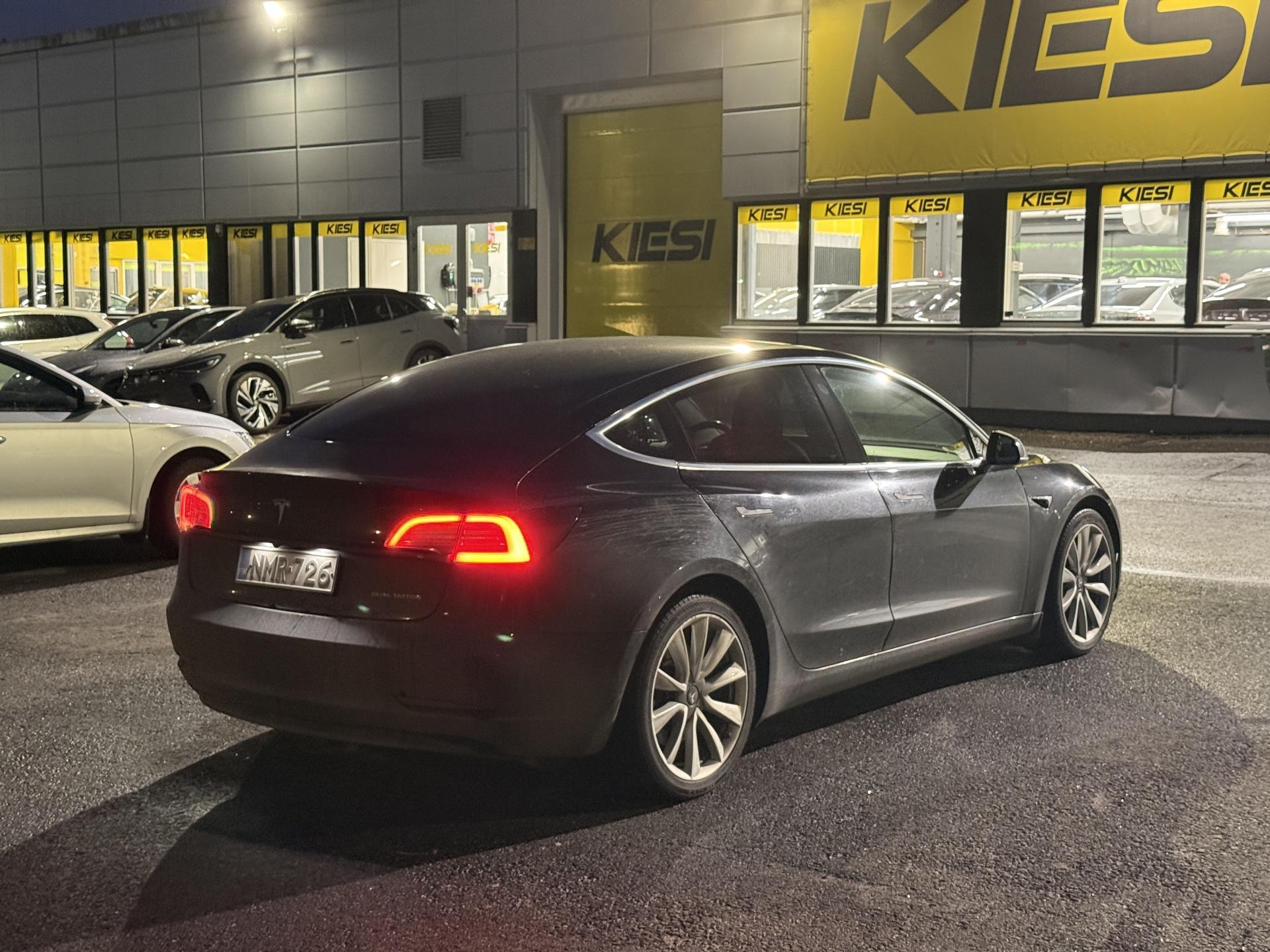 Pienoiskuva 3: 2019 Tesla Model 3