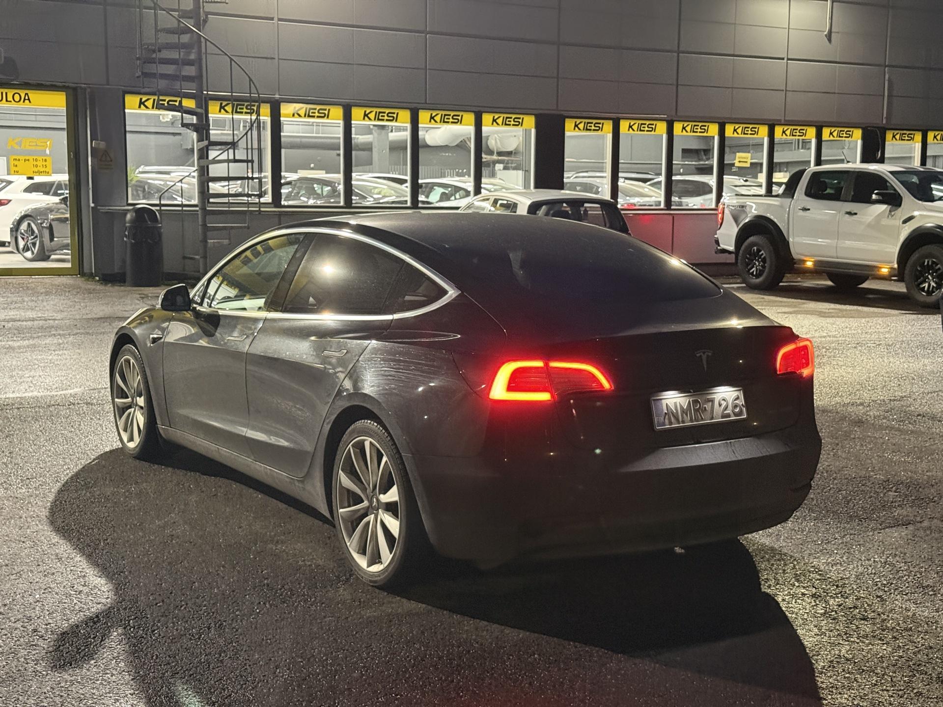 Näytä kaikki kuvat: 2019 Tesla Model 3