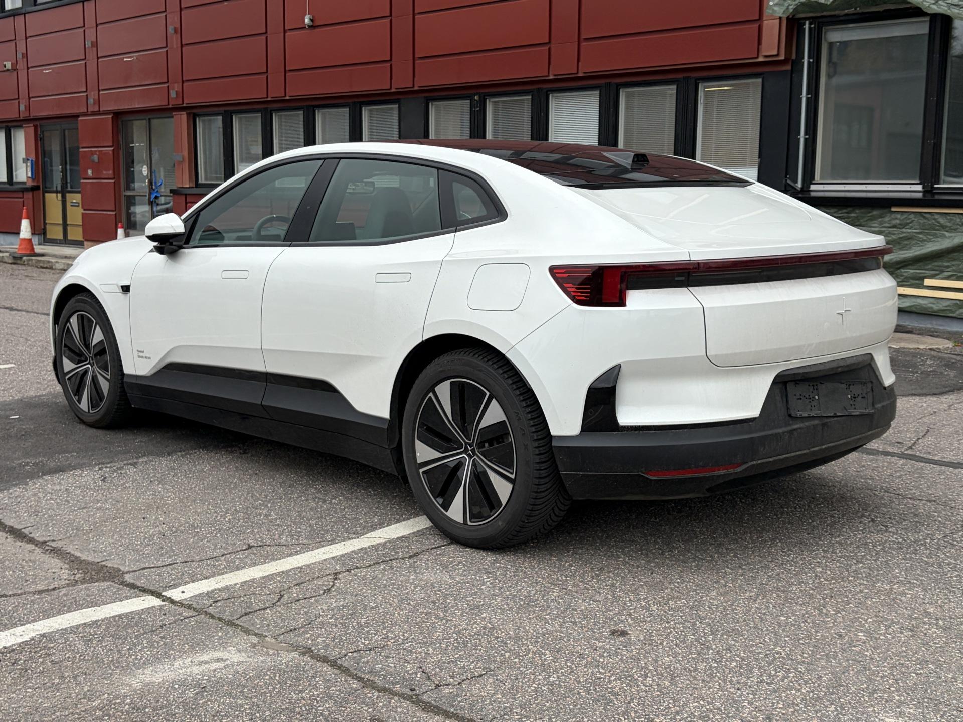 Näytä kaikki kuvat: 2025 Polestar 4