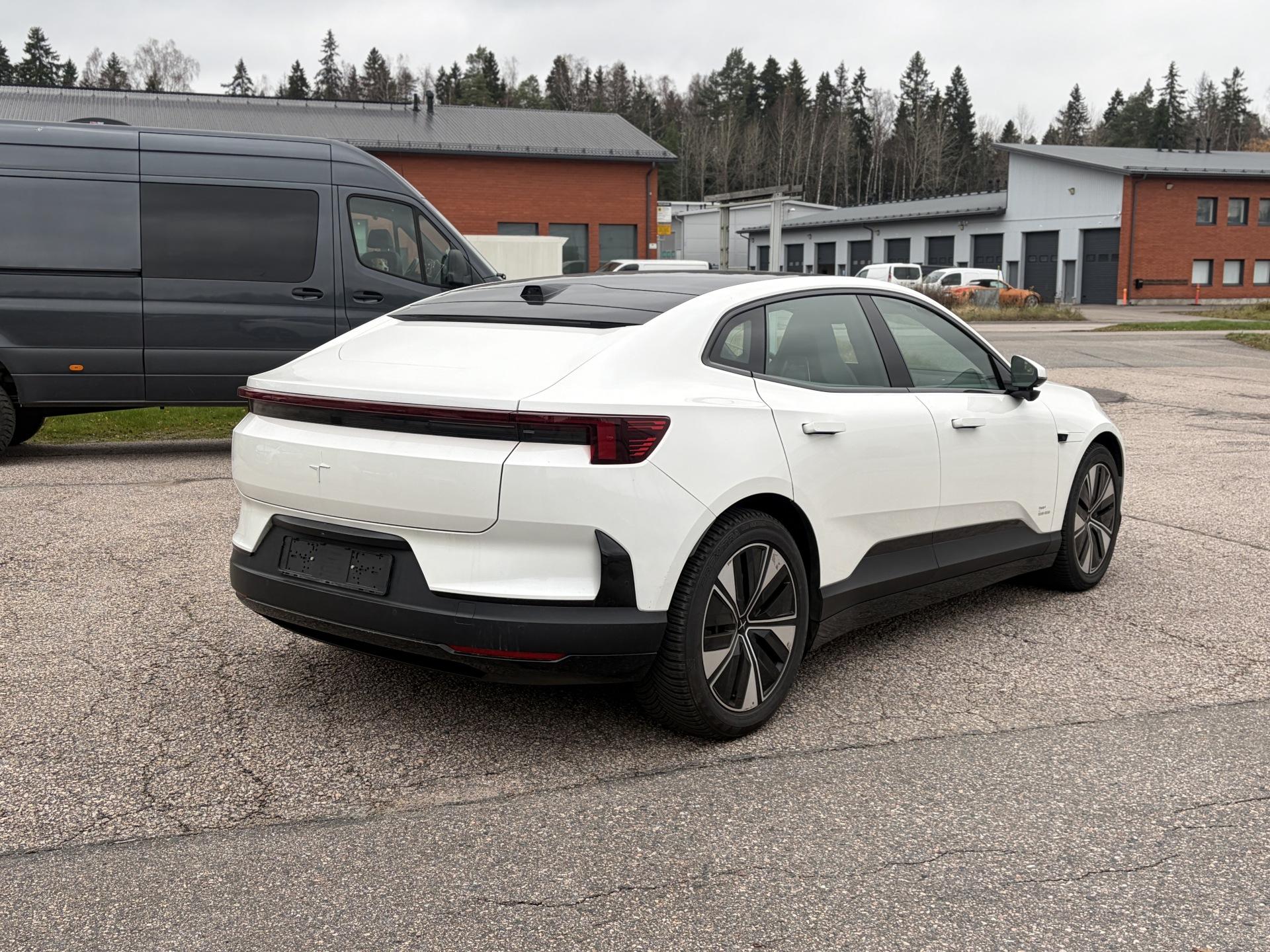 Näytä kaikki kuvat: 2025 Polestar 4