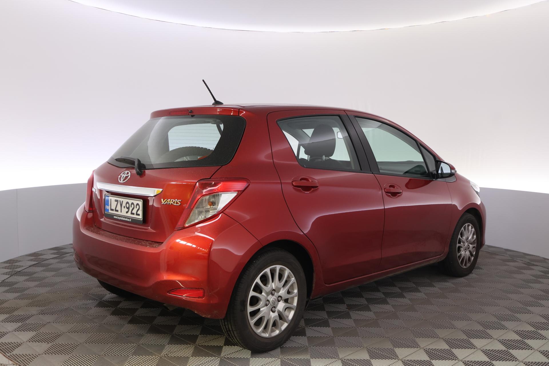Pienoiskuva 3: 2013 Toyota Yaris
