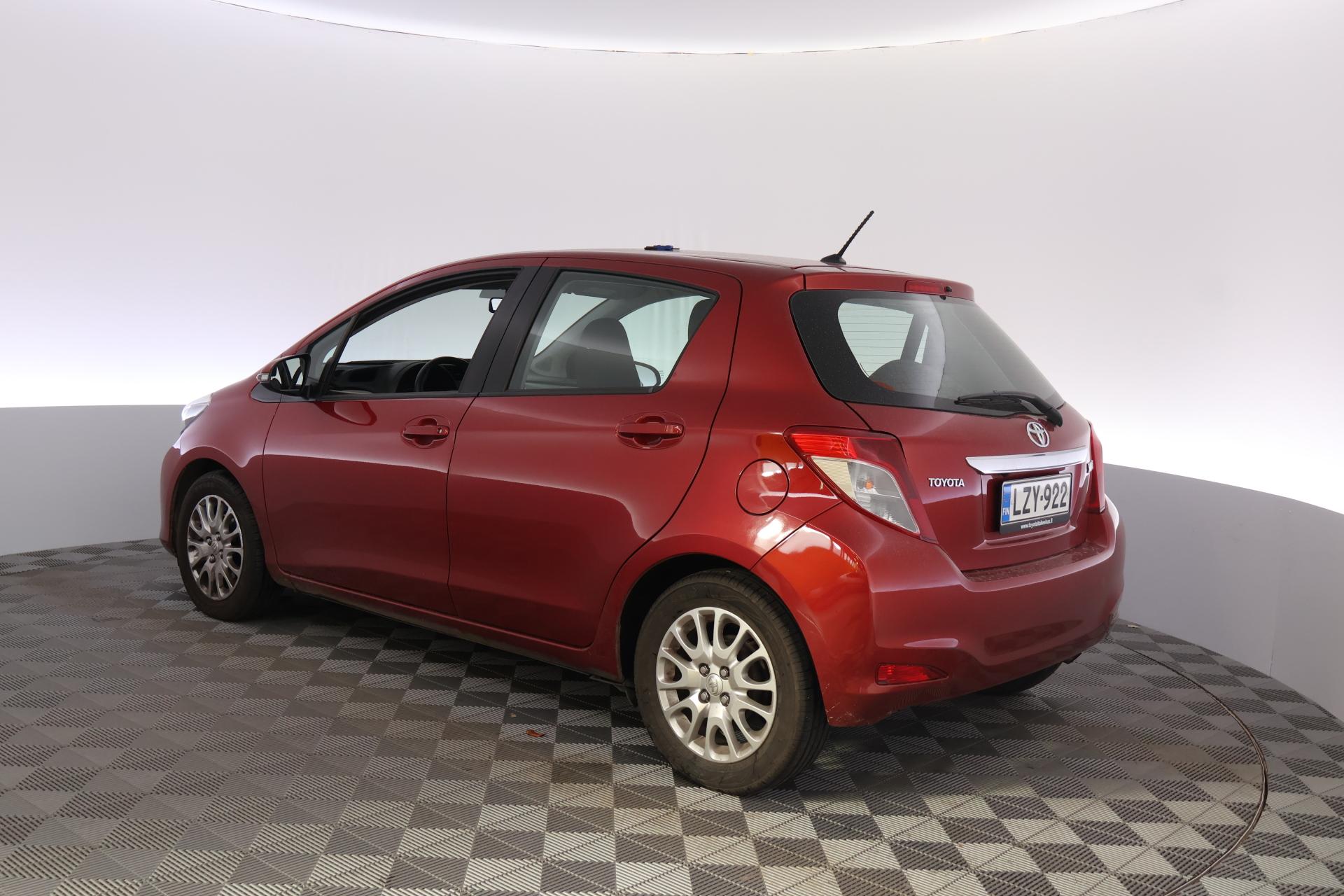 Näytä kaikki kuvat: 2013 Toyota Yaris