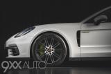 Valkoinen Porsche Panamera 4 E-Hybrid Sport Turismo