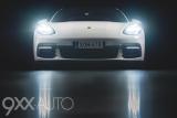 Valkoinen Porsche Panamera 4 E-Hybrid Sport Turismo