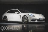 Valkoinen Porsche Panamera 4 E-Hybrid Sport Turismo
