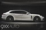 Valkoinen Porsche Panamera 4 E-Hybrid Sport Turismo