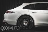 Valkoinen Porsche Panamera 4 E-Hybrid Sport Turismo