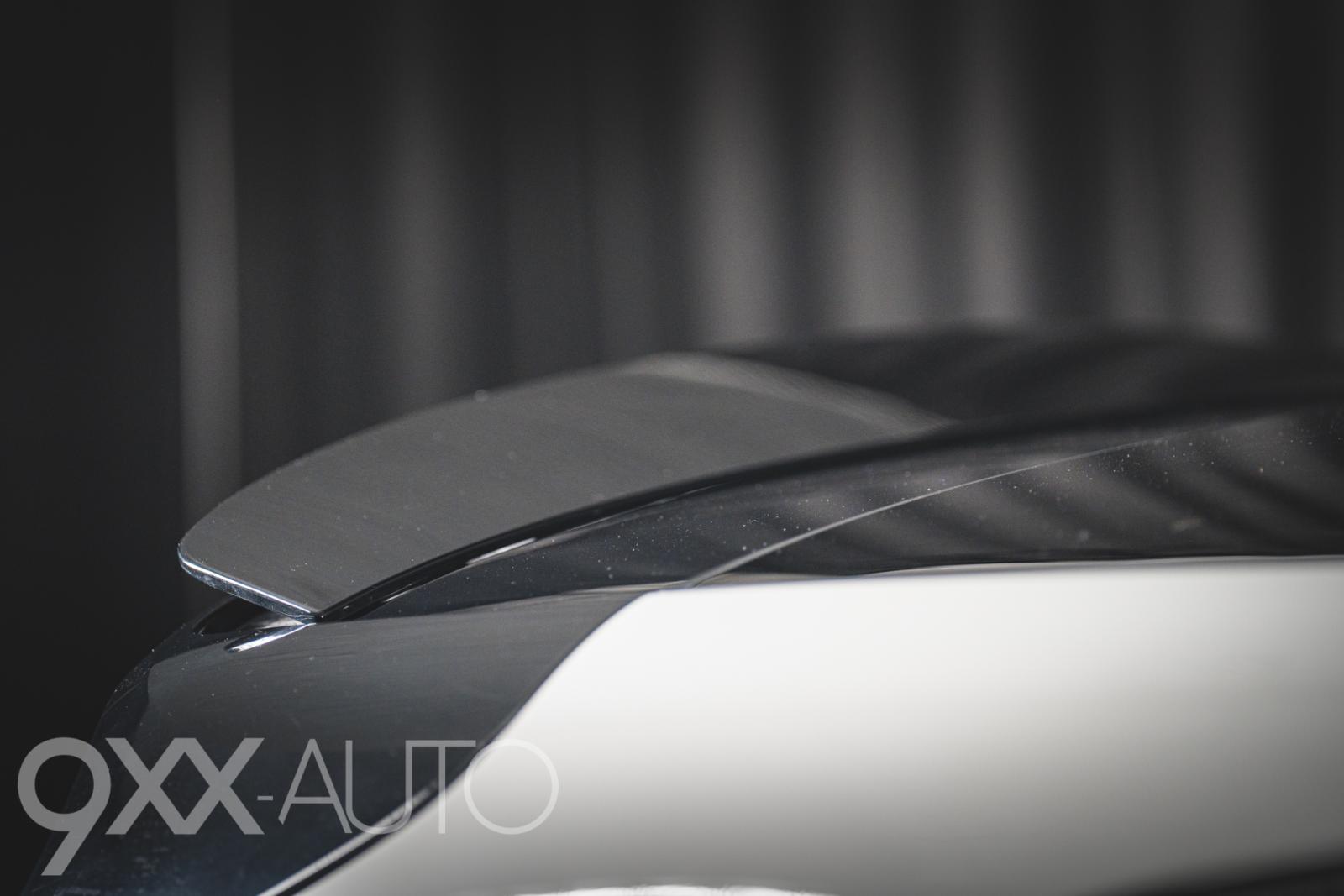 Valkoinen Porsche Panamera 4 E-Hybrid Sport Turismo