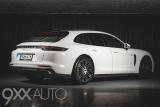 Valkoinen Porsche Panamera 4 E-Hybrid Sport Turismo
