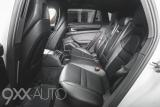 Valkoinen Porsche Panamera 4 E-Hybrid Sport Turismo