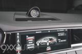 Valkoinen Porsche Panamera 4 E-Hybrid Sport Turismo