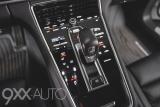 Valkoinen Porsche Panamera 4 E-Hybrid Sport Turismo