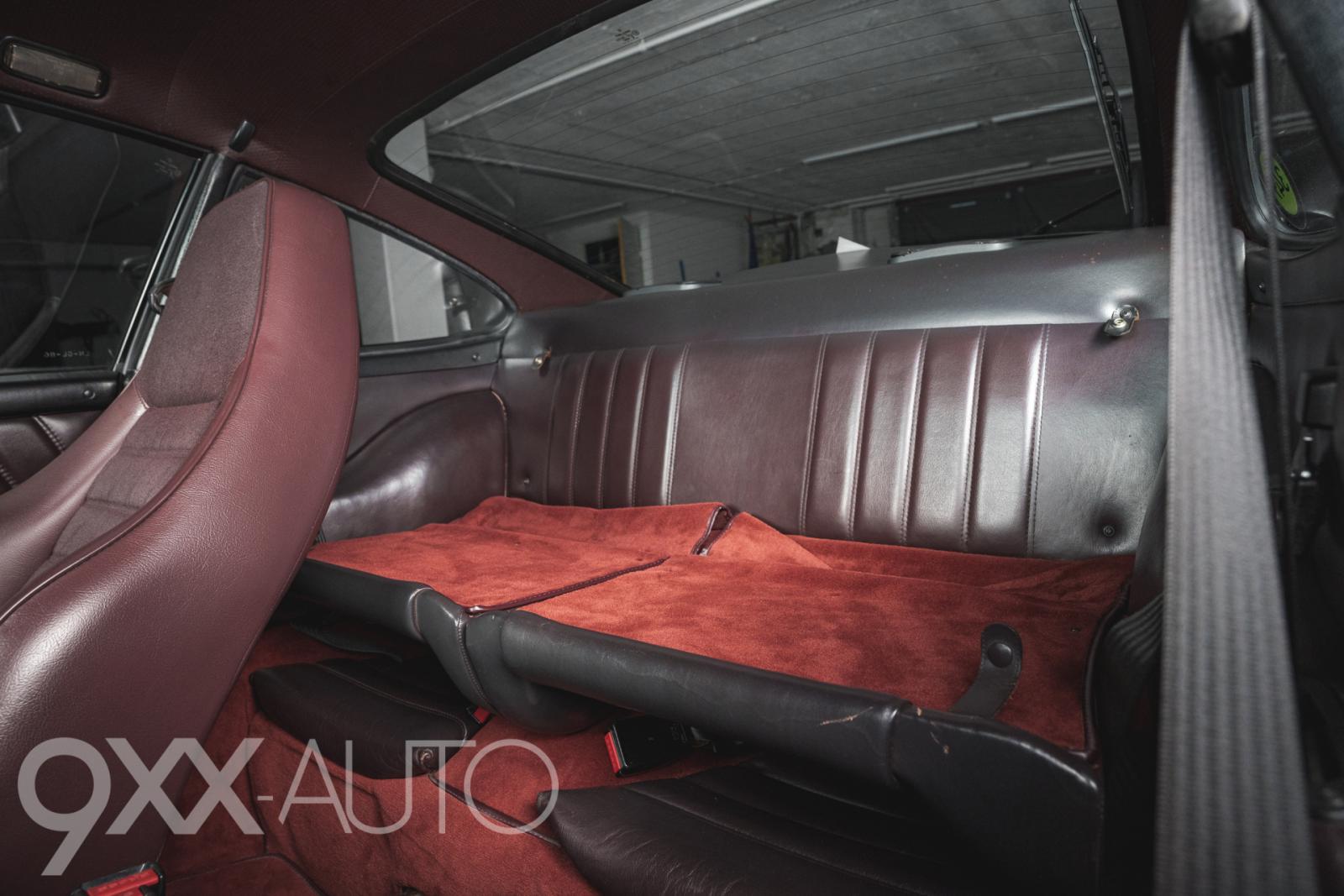 Punainen Porsche 911 3,2 Carrera Coupe