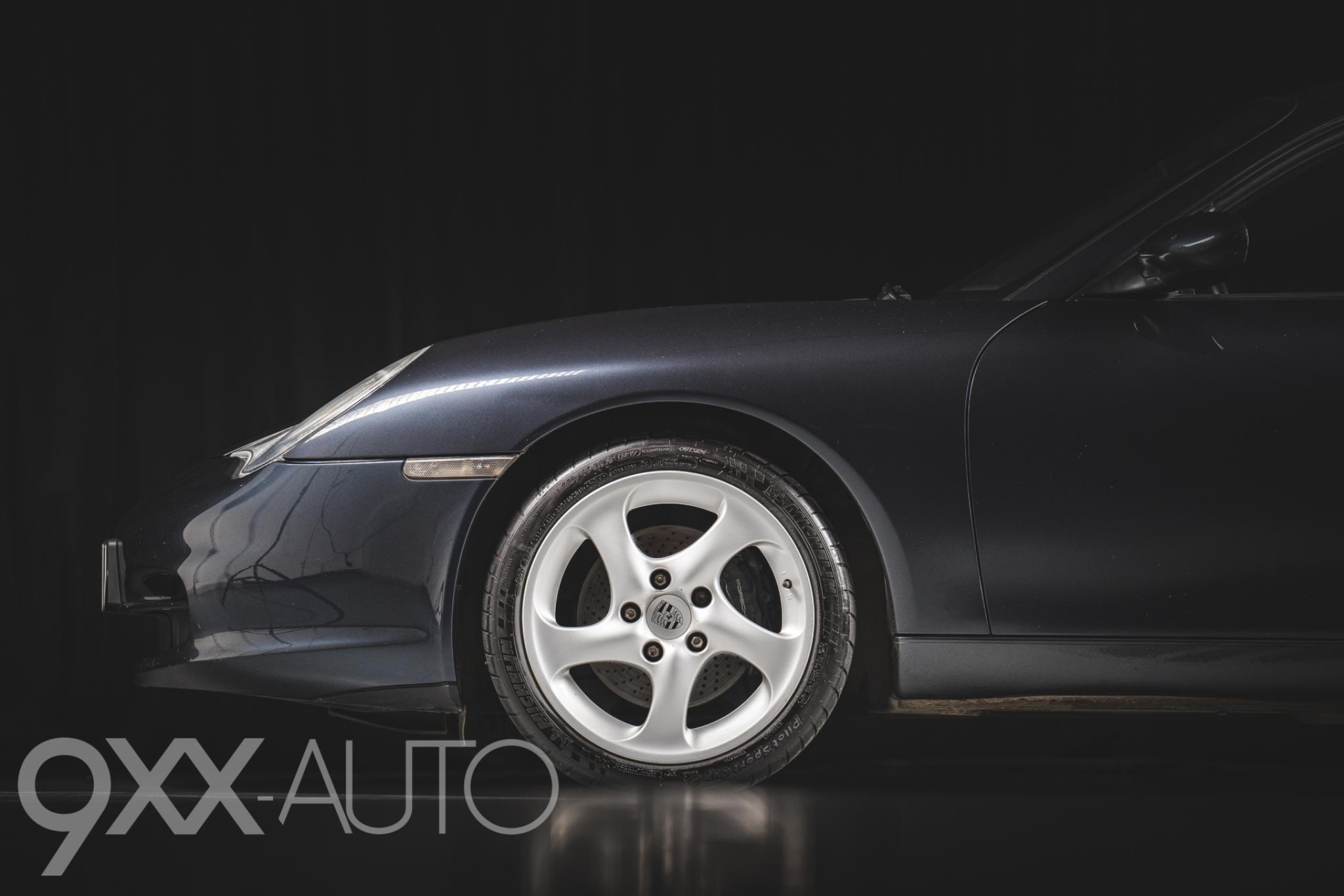 Musta Porsche 911 996.2 Manuaali, Takaveto!