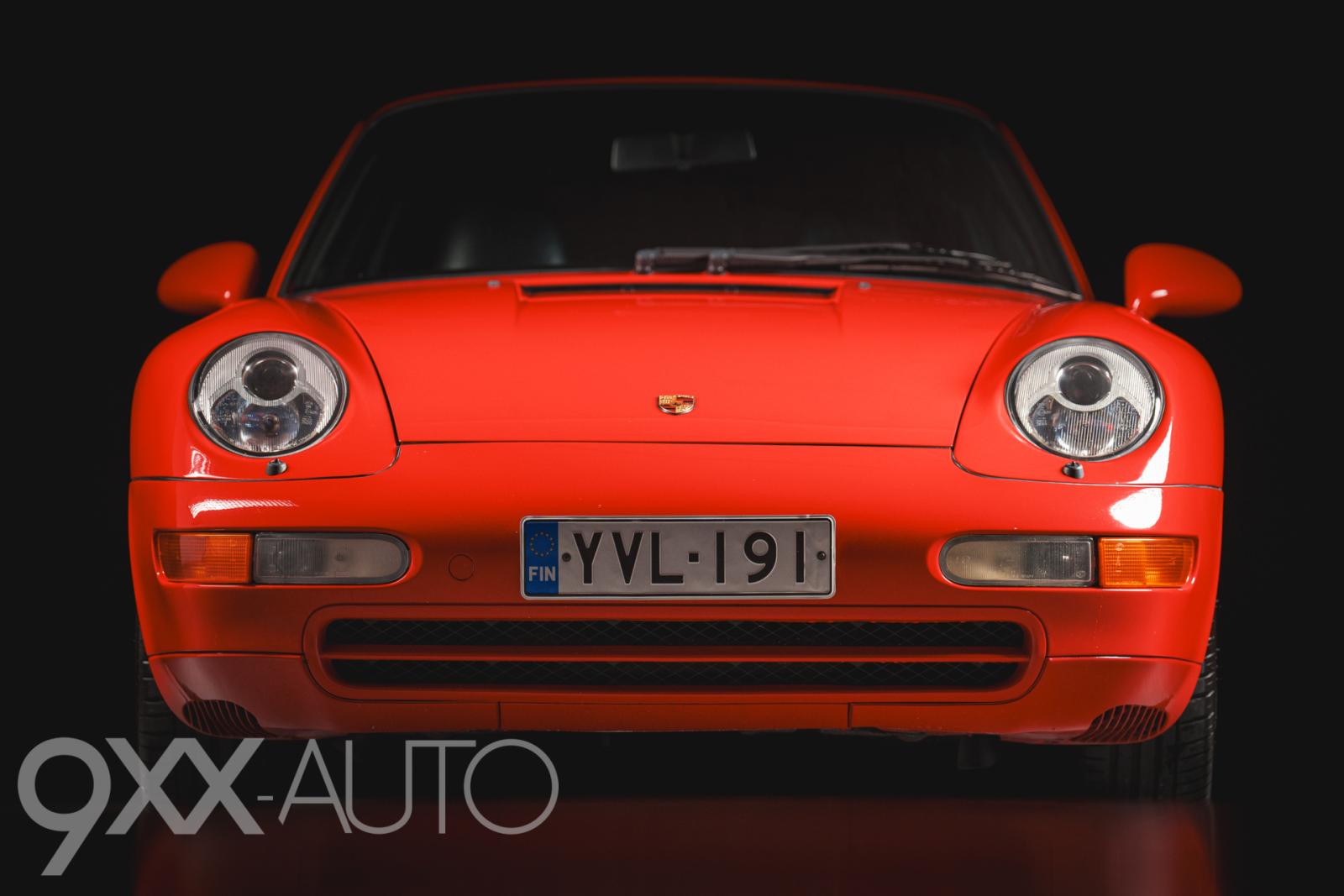 Punainen Porsche 911 993 Tiptronic