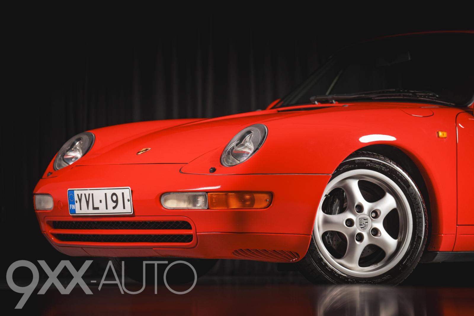 Punainen Porsche 911 993 Tiptronic