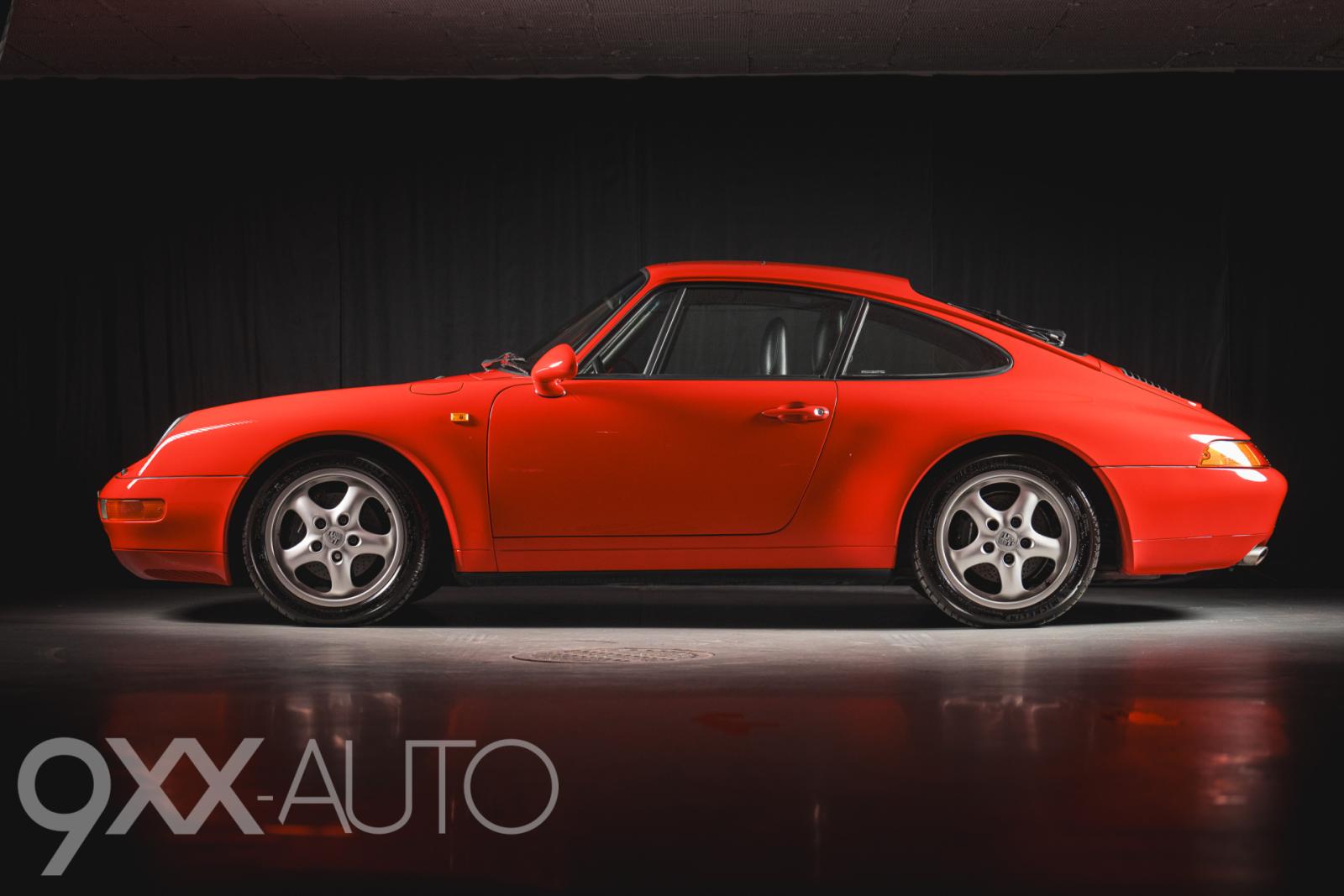 Punainen Porsche 911 993 Tiptronic