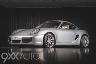 Harmaa Porsche Cayman