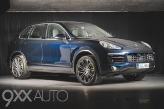 Sininen Porsche Cayenne