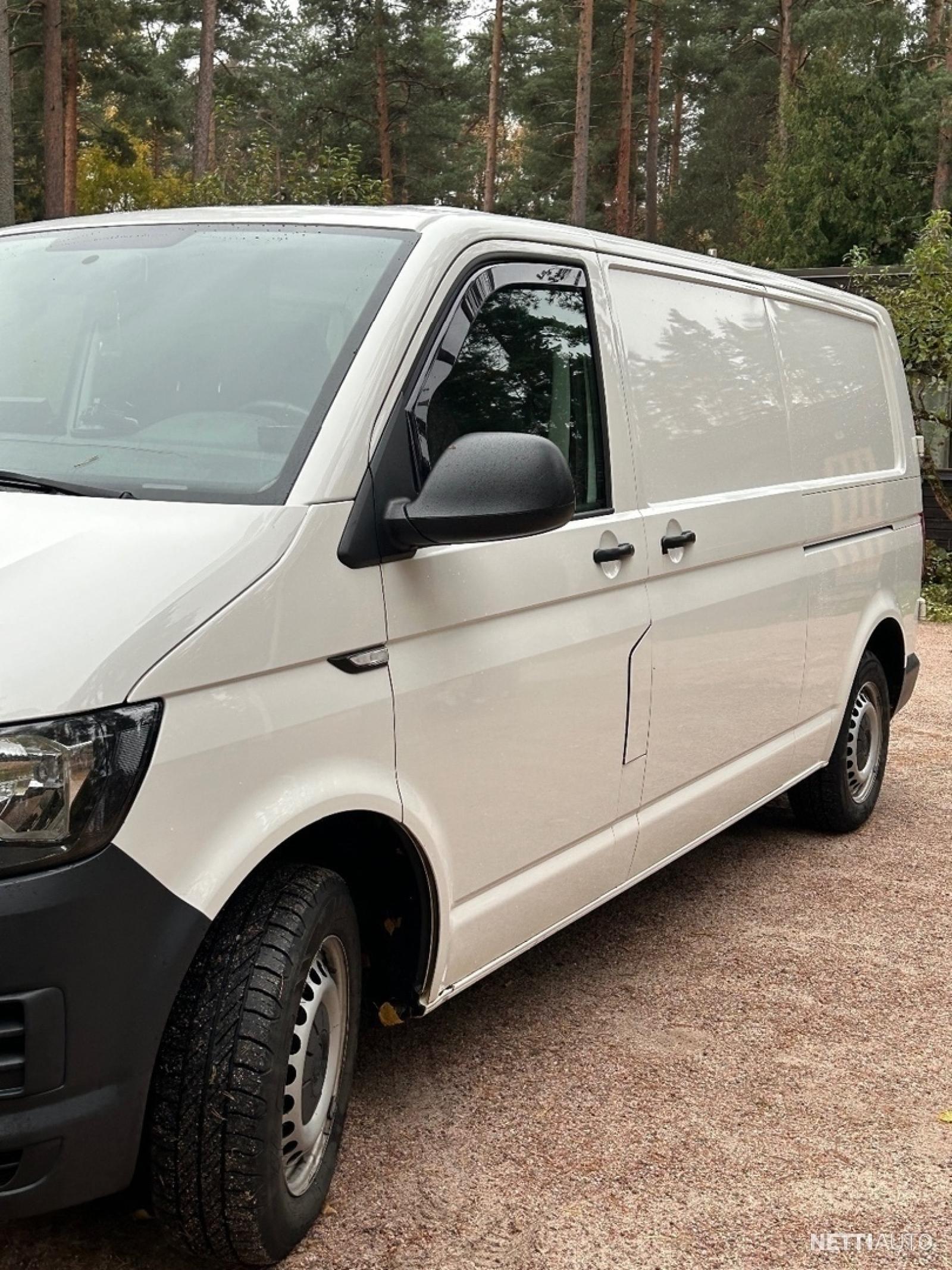 Valkoinen Volkswagen Transporter alusta 2,0 TDI 110kW DSG EU6 3200kg
