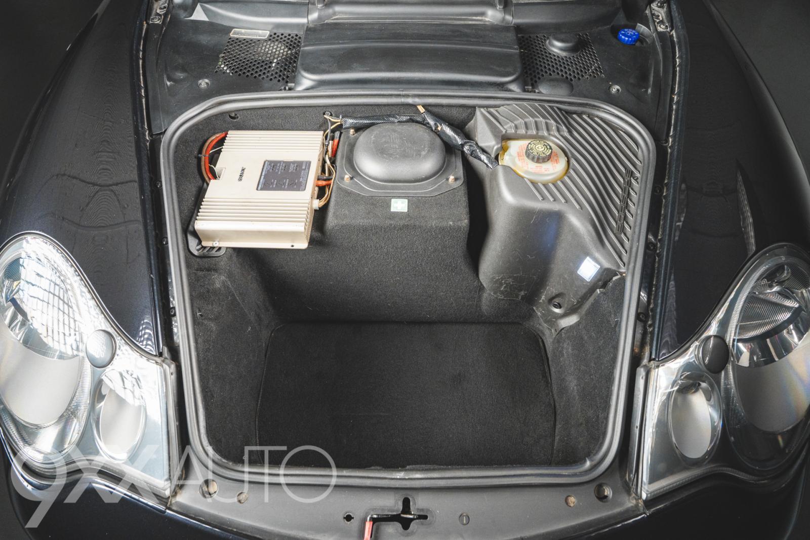 Musta Porsche 911 996 Turbo Tiptronic