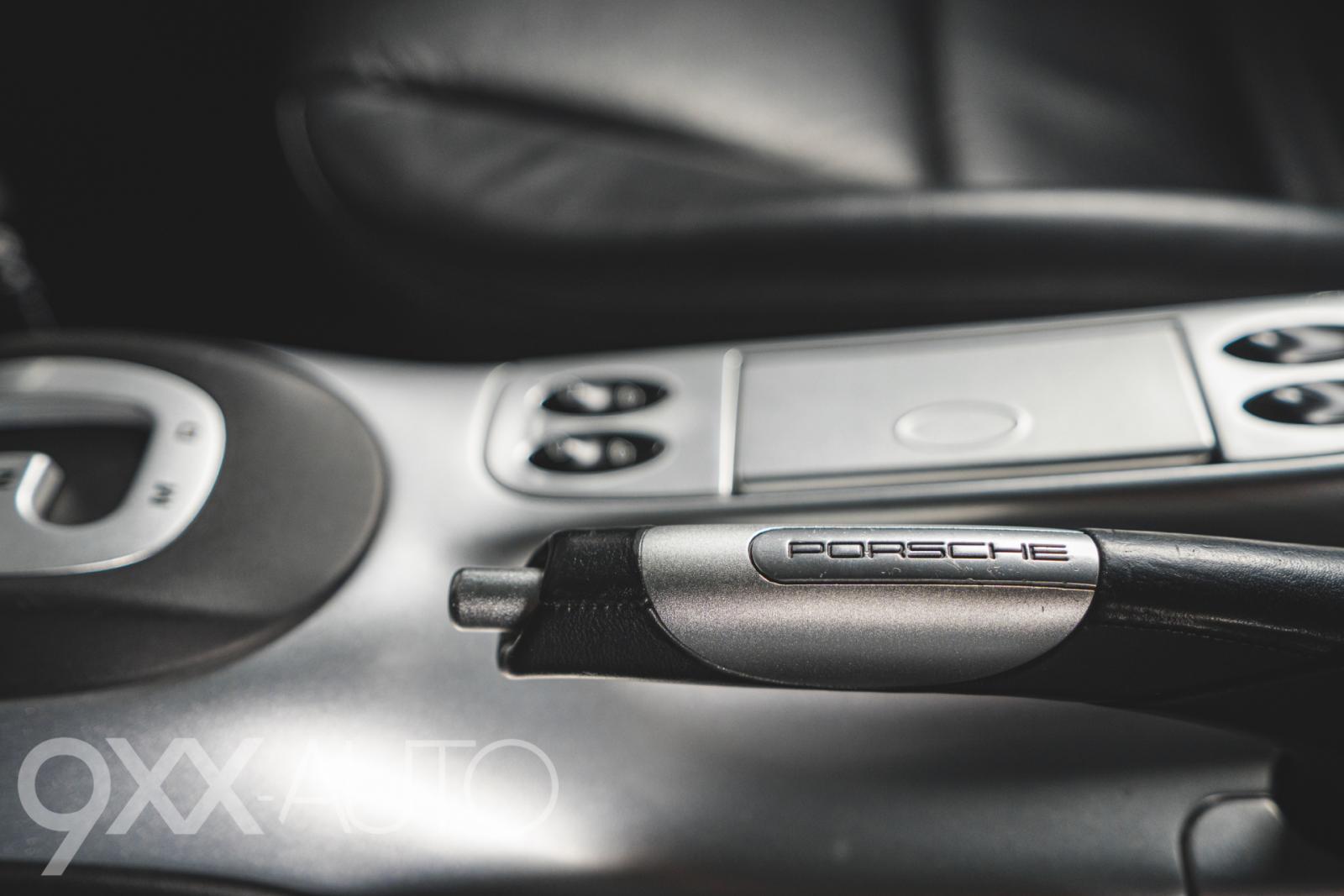 Musta Porsche 911 996 Turbo Tiptronic