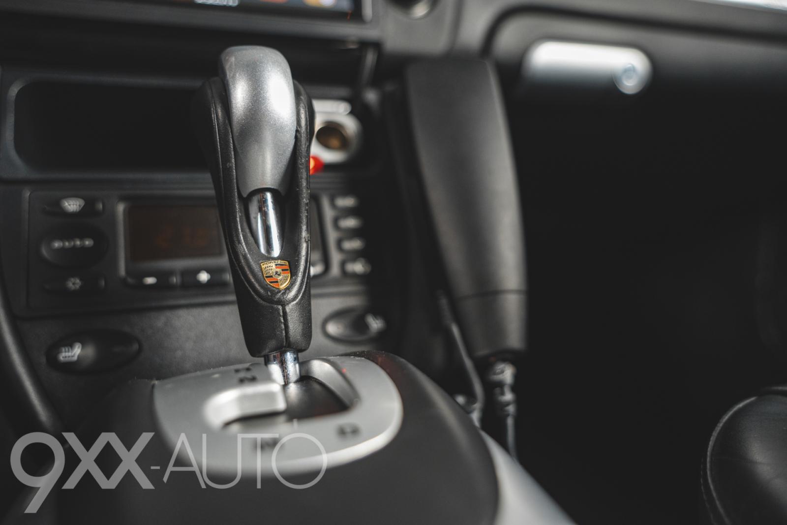 Musta Porsche 911 996 Turbo Tiptronic
