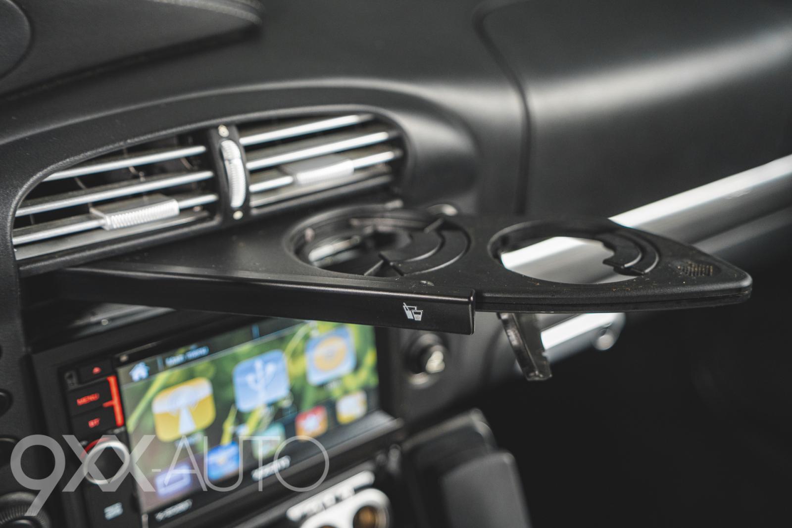 Musta Porsche 911 996 Turbo Tiptronic