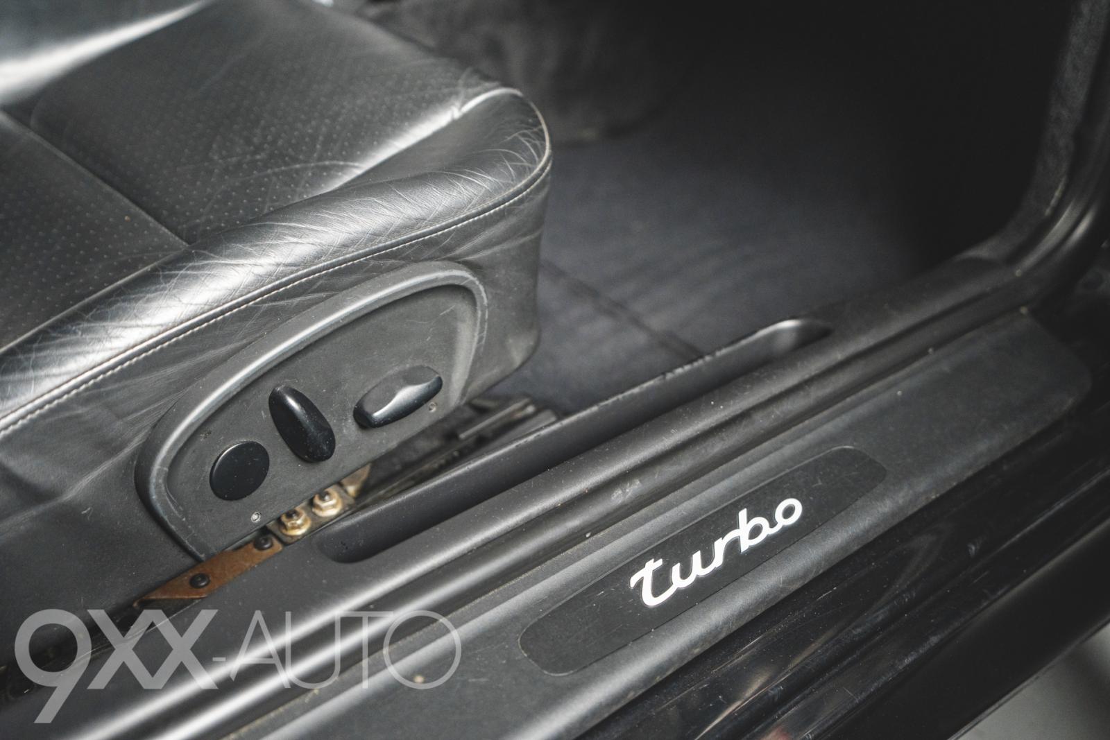 Musta Porsche 911 996 Turbo Tiptronic