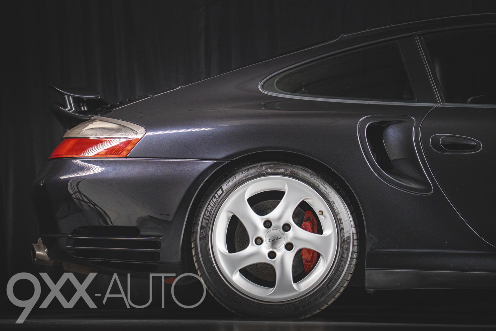Musta Porsche 911 996 Turbo Tiptronic