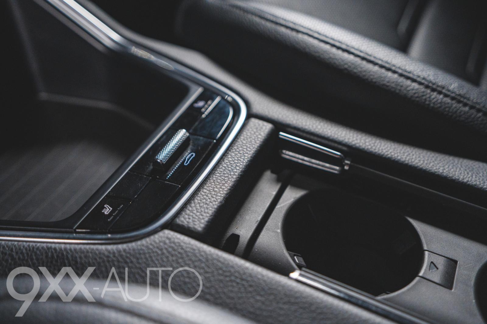 Harmaa Porsche Panamera 4 e-Hybrid *Huippuvarusteet!* *Nelipyöräohjaus!*