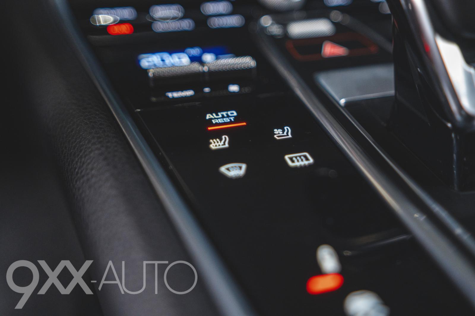 Harmaa Porsche Panamera 4 e-Hybrid *Huippuvarusteet!* *Nelipyöräohjaus!*