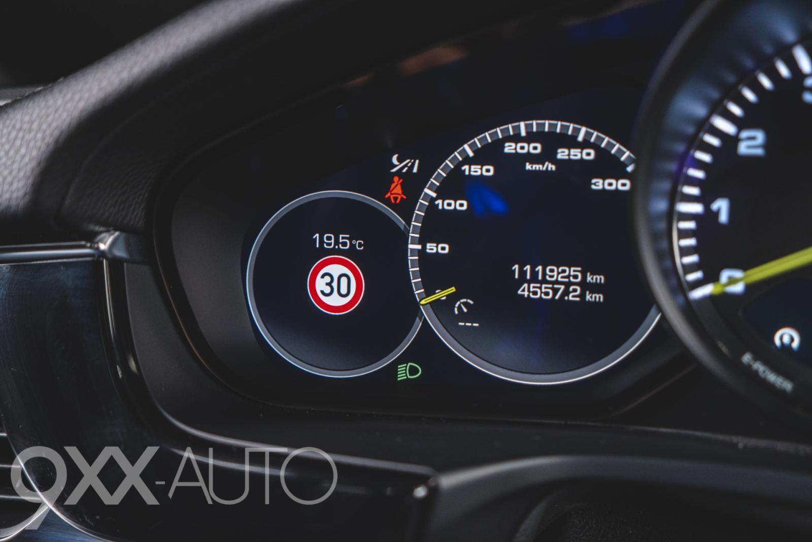 Harmaa Porsche Panamera 4 e-Hybrid *Huippuvarusteet!* *Nelipyöräohjaus!*