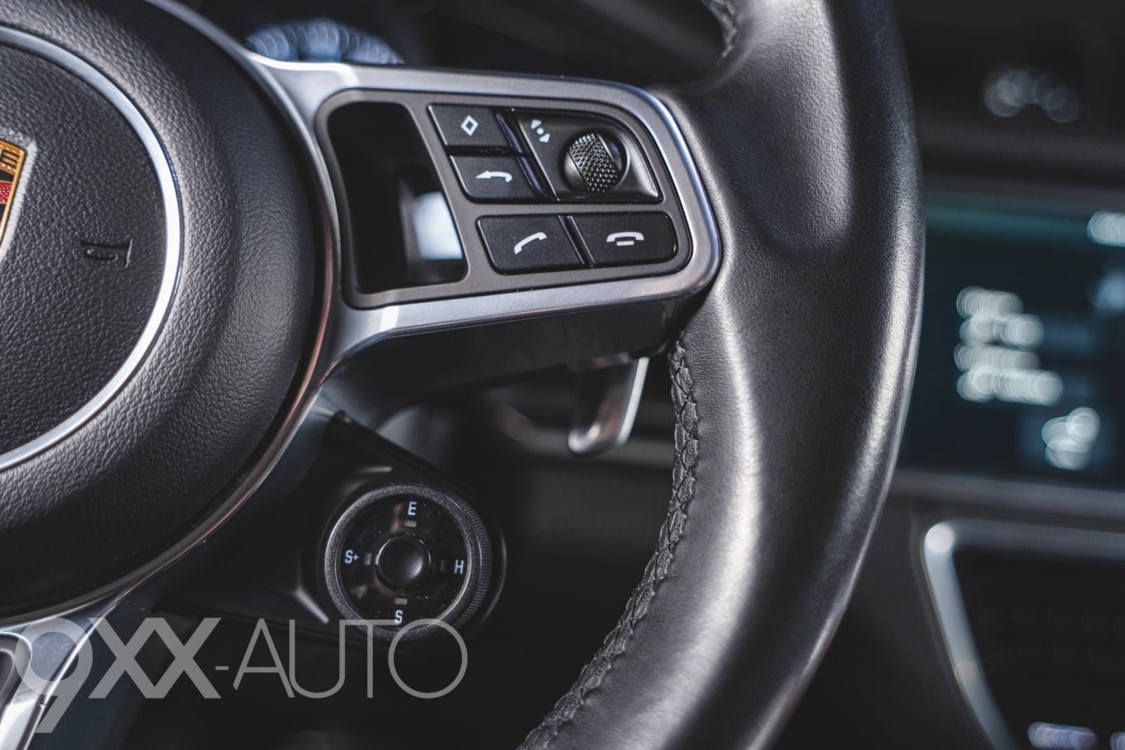 Harmaa Porsche Panamera 4 e-Hybrid *Huippuvarusteet!* *Nelipyöräohjaus!*