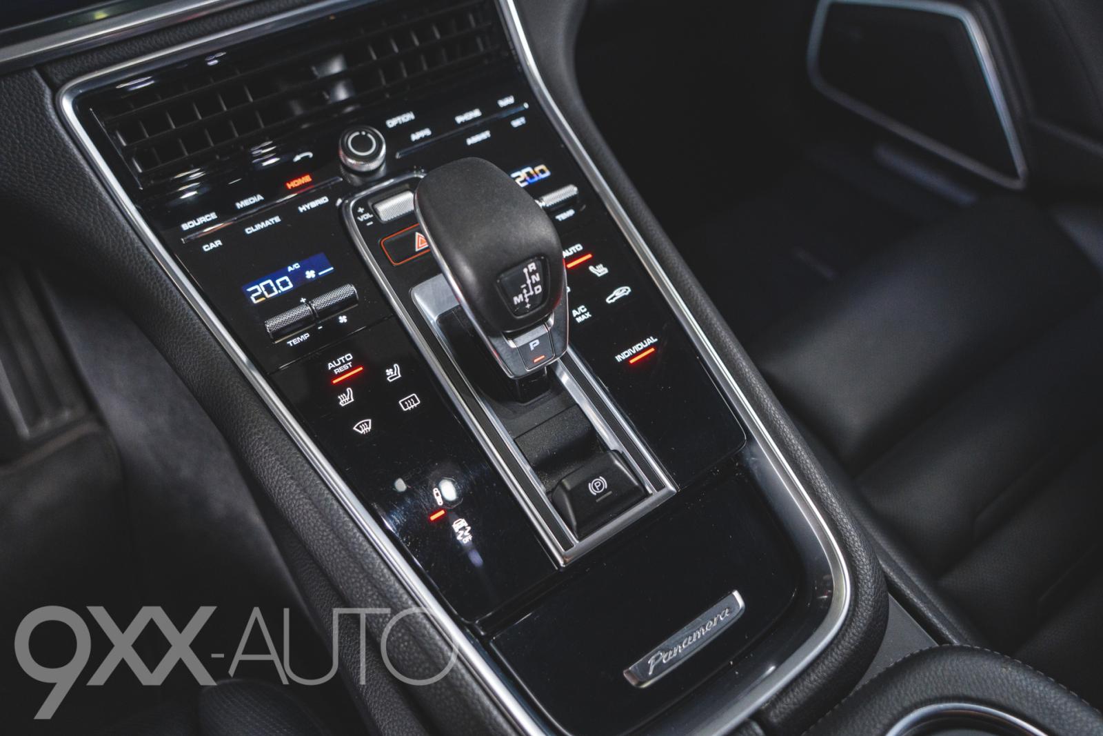 Harmaa Porsche Panamera 4 e-Hybrid *Huippuvarusteet!* *Nelipyöräohjaus!*