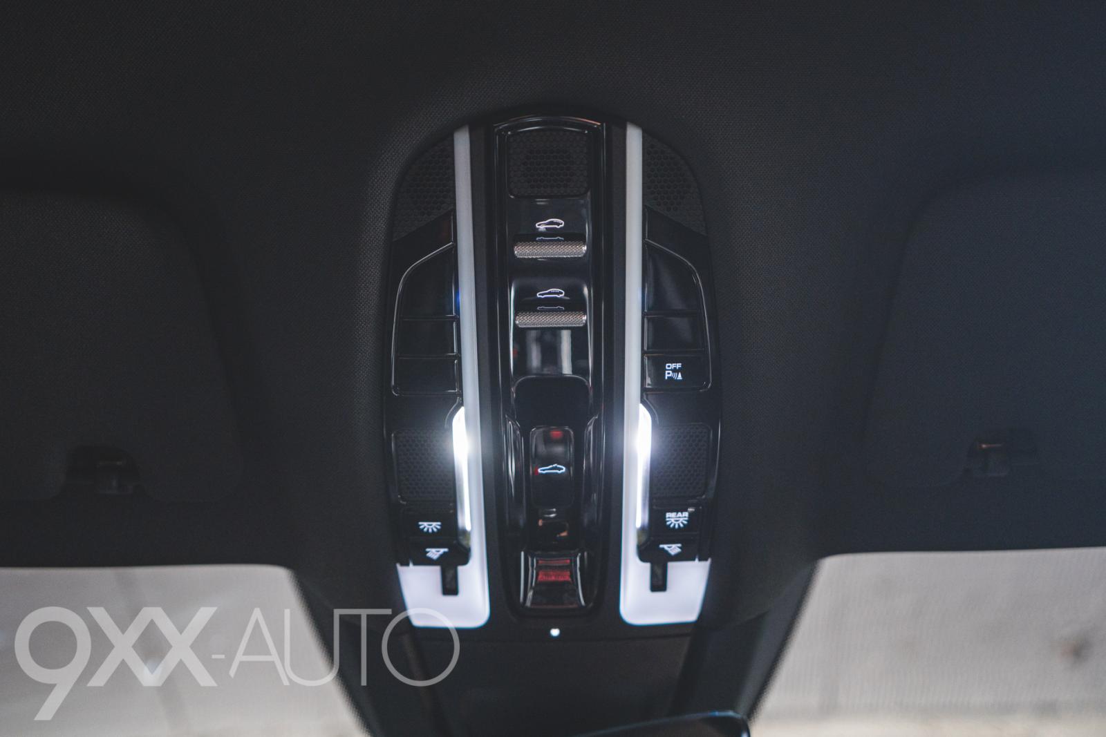 Harmaa Porsche Panamera 4 e-Hybrid *Huippuvarusteet!* *Nelipyöräohjaus!*