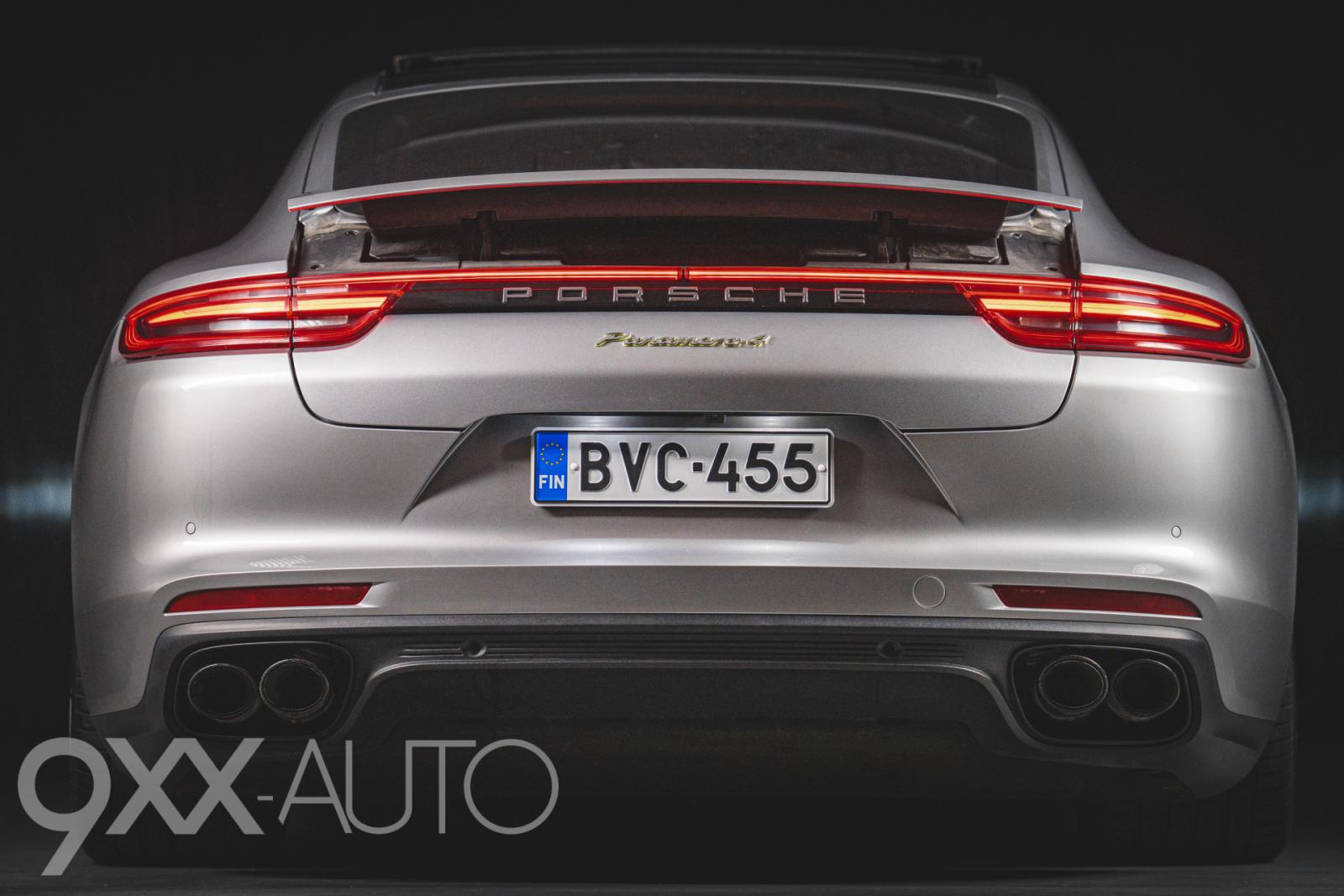 Harmaa Porsche Panamera 4 e-Hybrid *Huippuvarusteet!* *Nelipyöräohjaus!*
