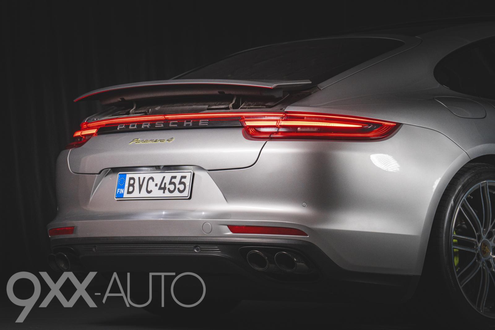 Harmaa Porsche Panamera 4 e-Hybrid *Huippuvarusteet!* *Nelipyöräohjaus!*