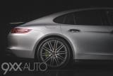 Harmaa Porsche Panamera 4 e-Hybrid *Huippuvarusteet!* *Nelipyöräohjaus!*